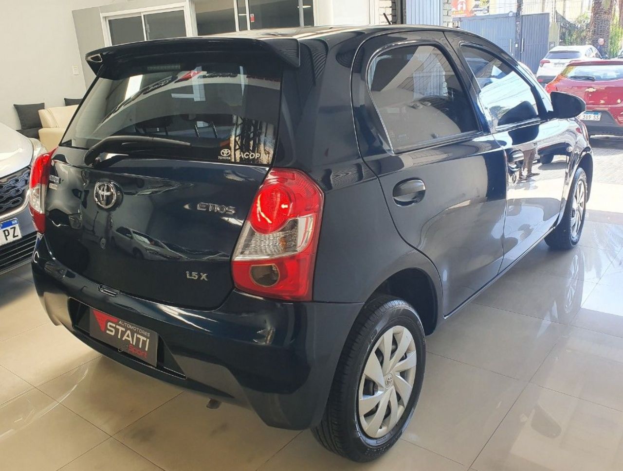 Toyota Etios Usado Financiado en Mendoza, deRuedas