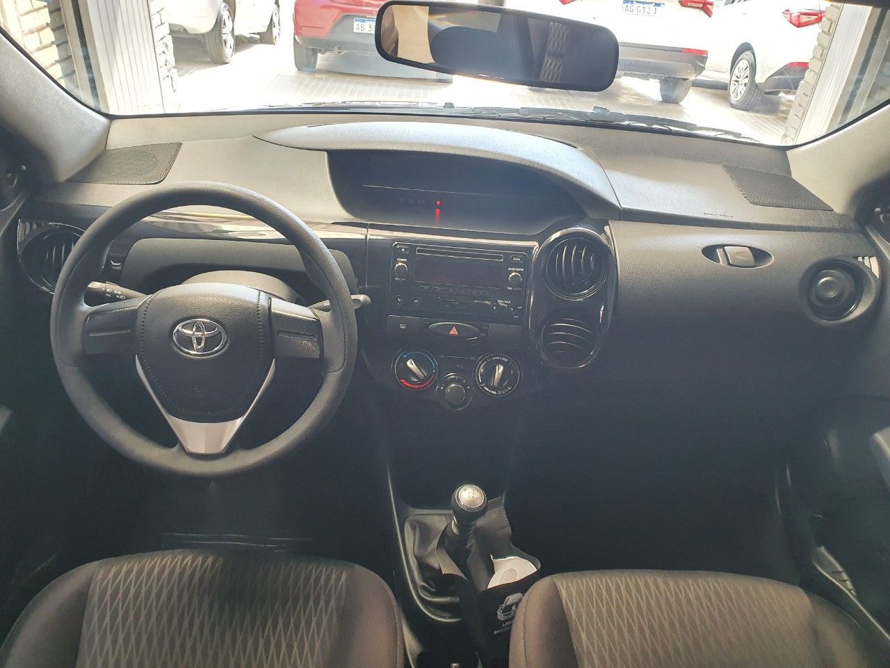 Toyota Etios Usado Financiado en Mendoza, deRuedas