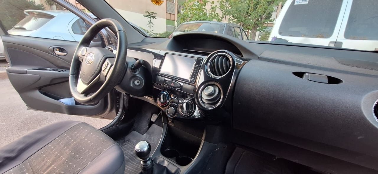 Toyota Etios Usado en Mendoza, deRuedas