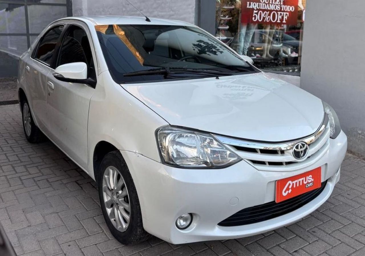 Toyota Etios Usado Financiado en Córdoba, deRuedas