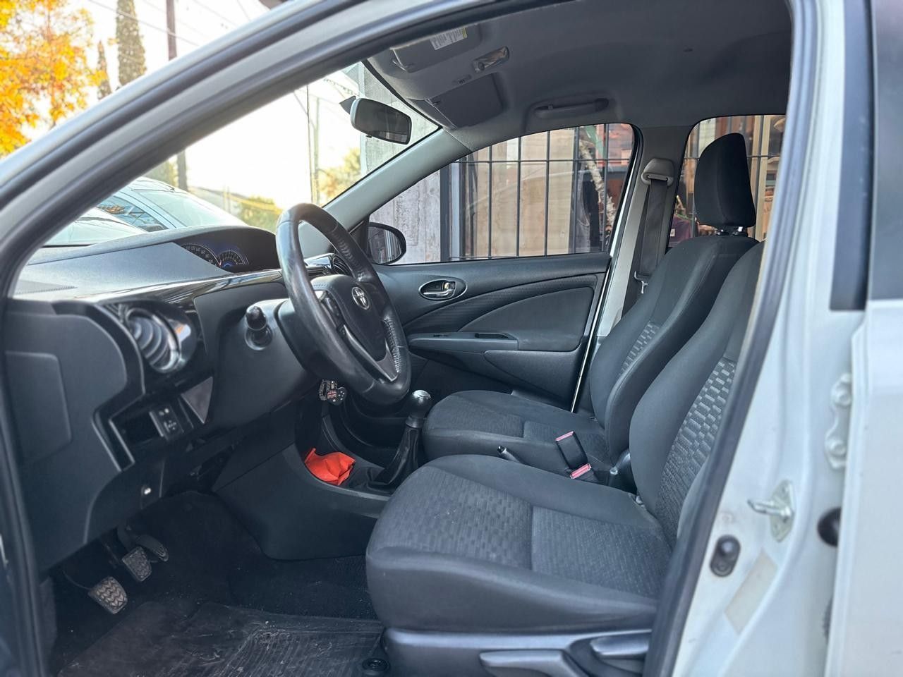 Toyota Etios Usado Financiado en Córdoba, deRuedas