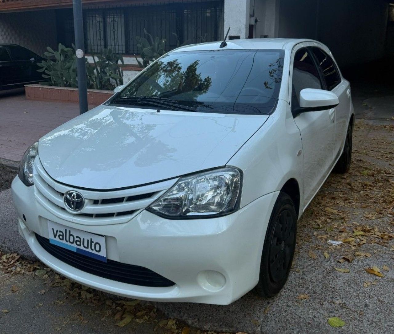 Toyota Etios Usado en Mendoza, deRuedas