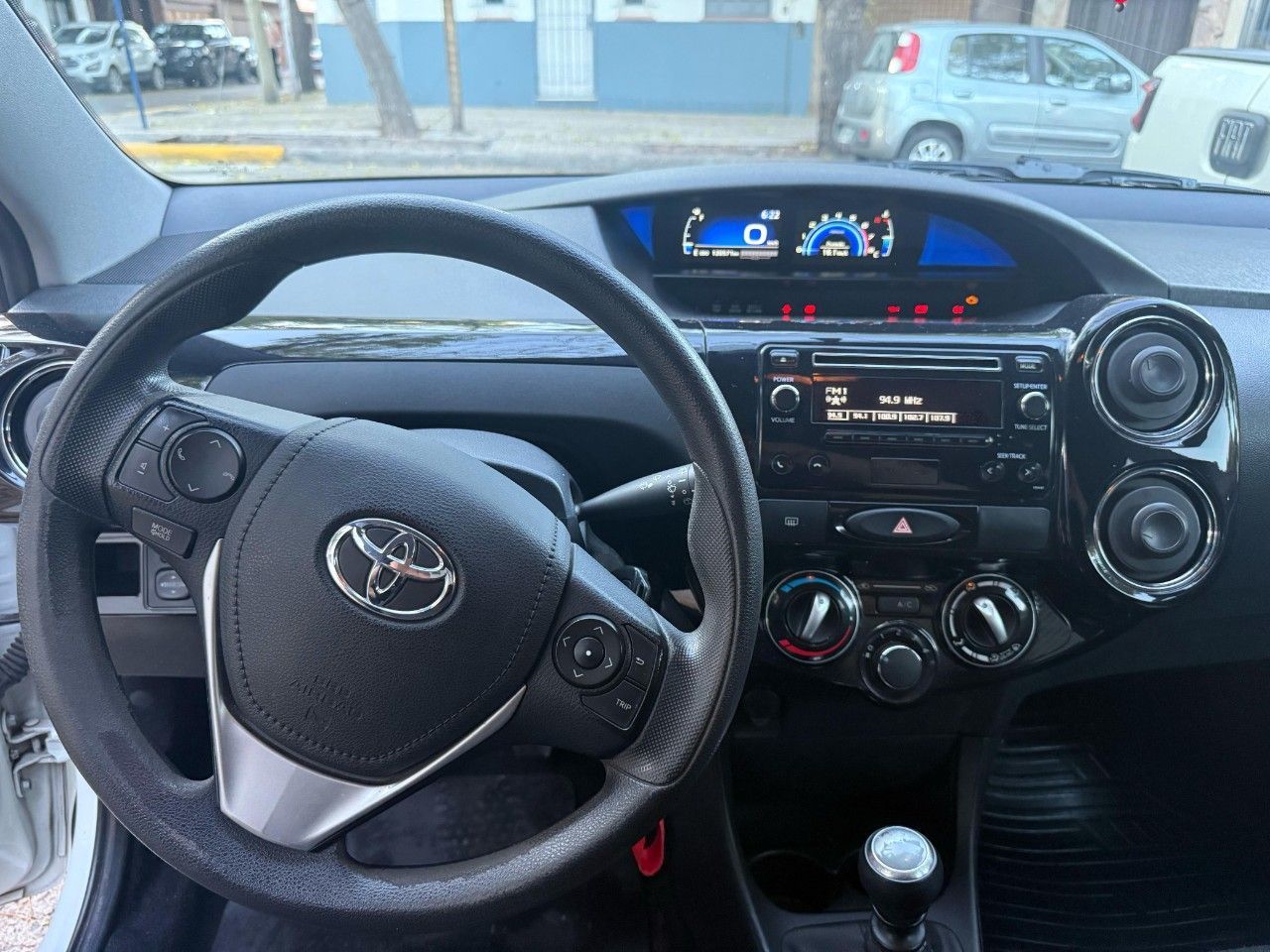 Toyota Etios Usado en Mendoza, deRuedas