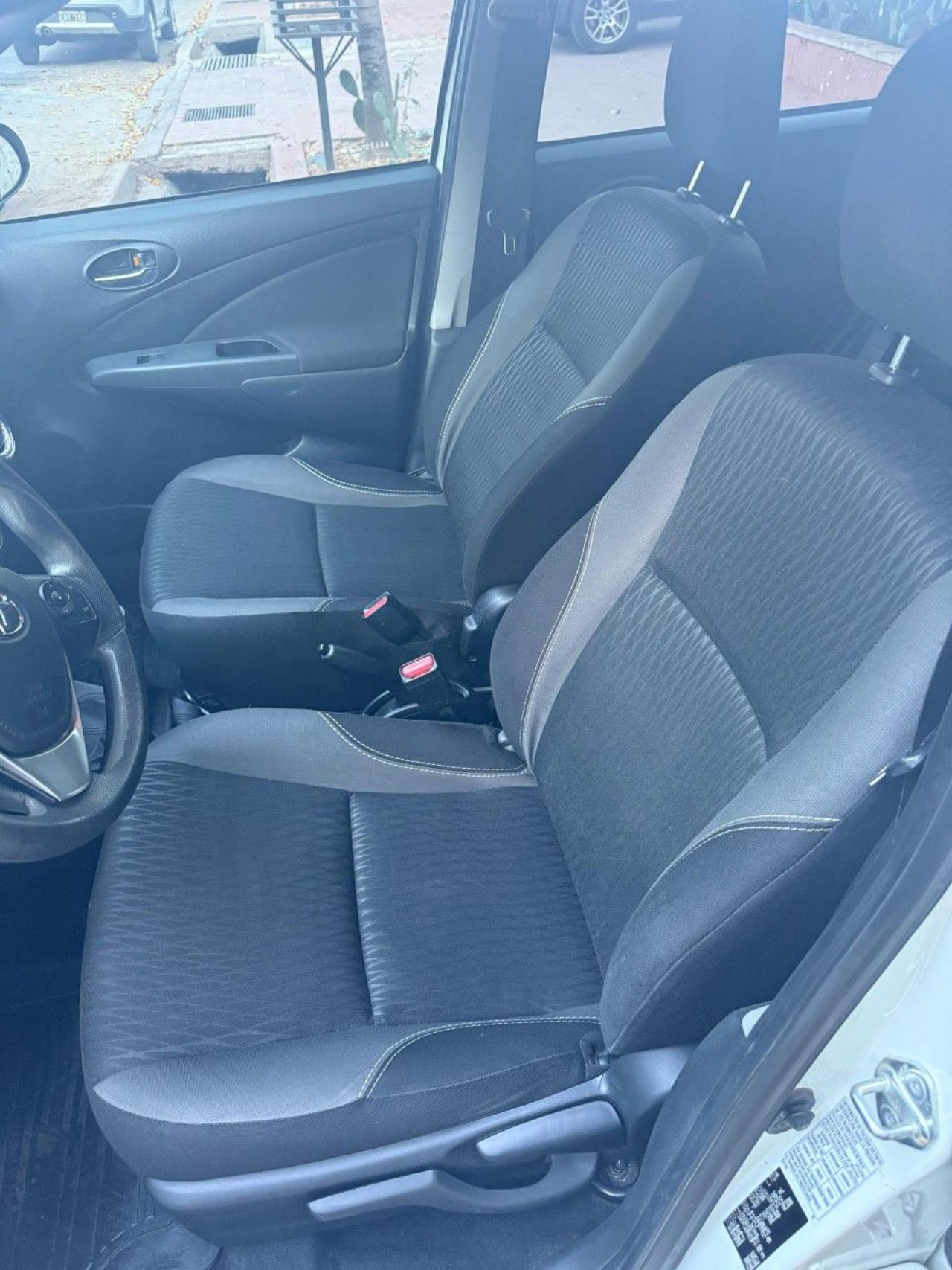Toyota Etios Usado en Mendoza, deRuedas