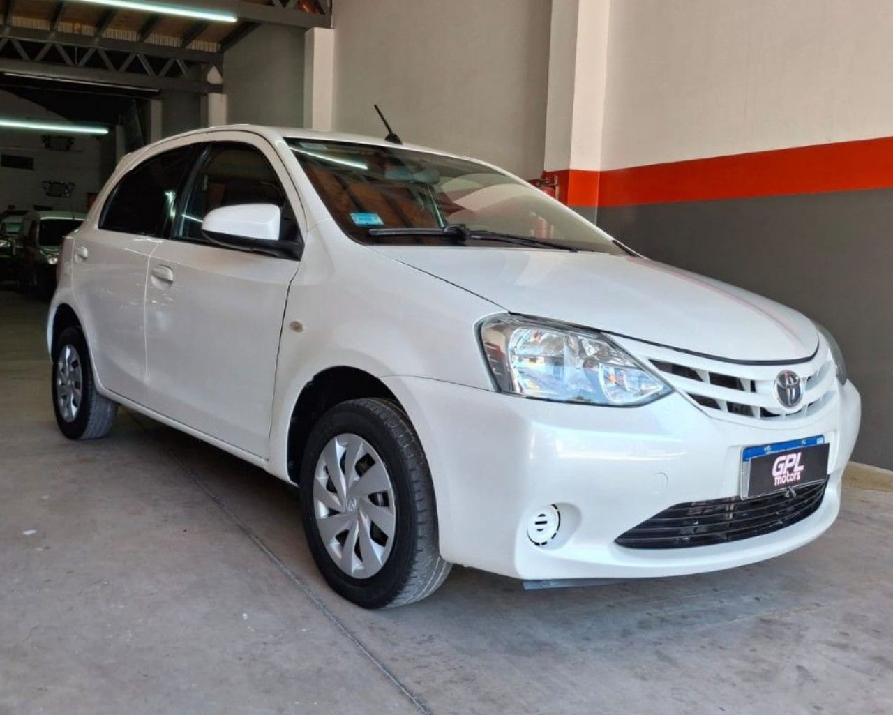 Toyota Etios Usado Financiado en Mendoza, deRuedas