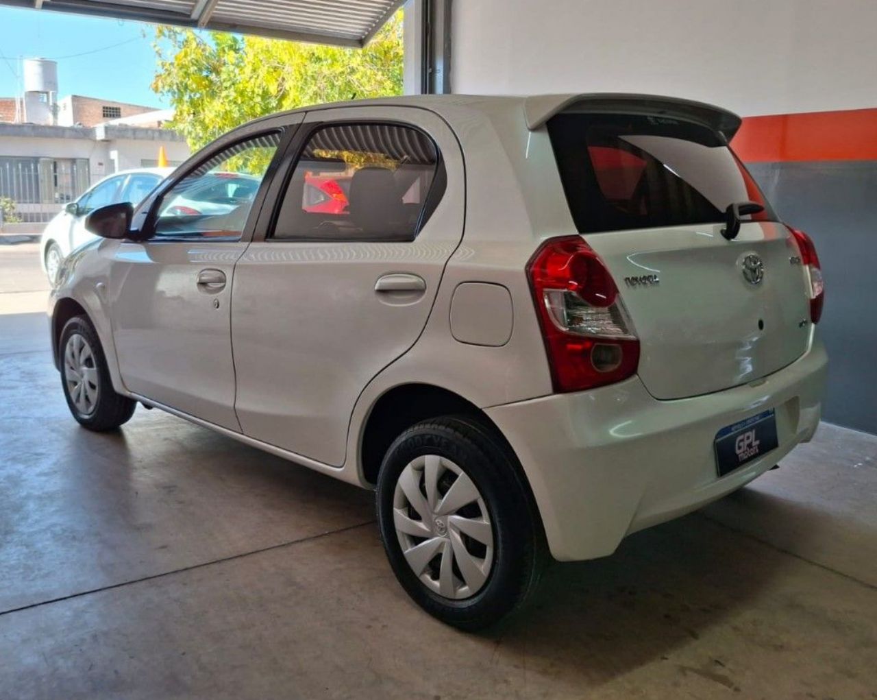 Toyota Etios Usado Financiado en Mendoza, deRuedas