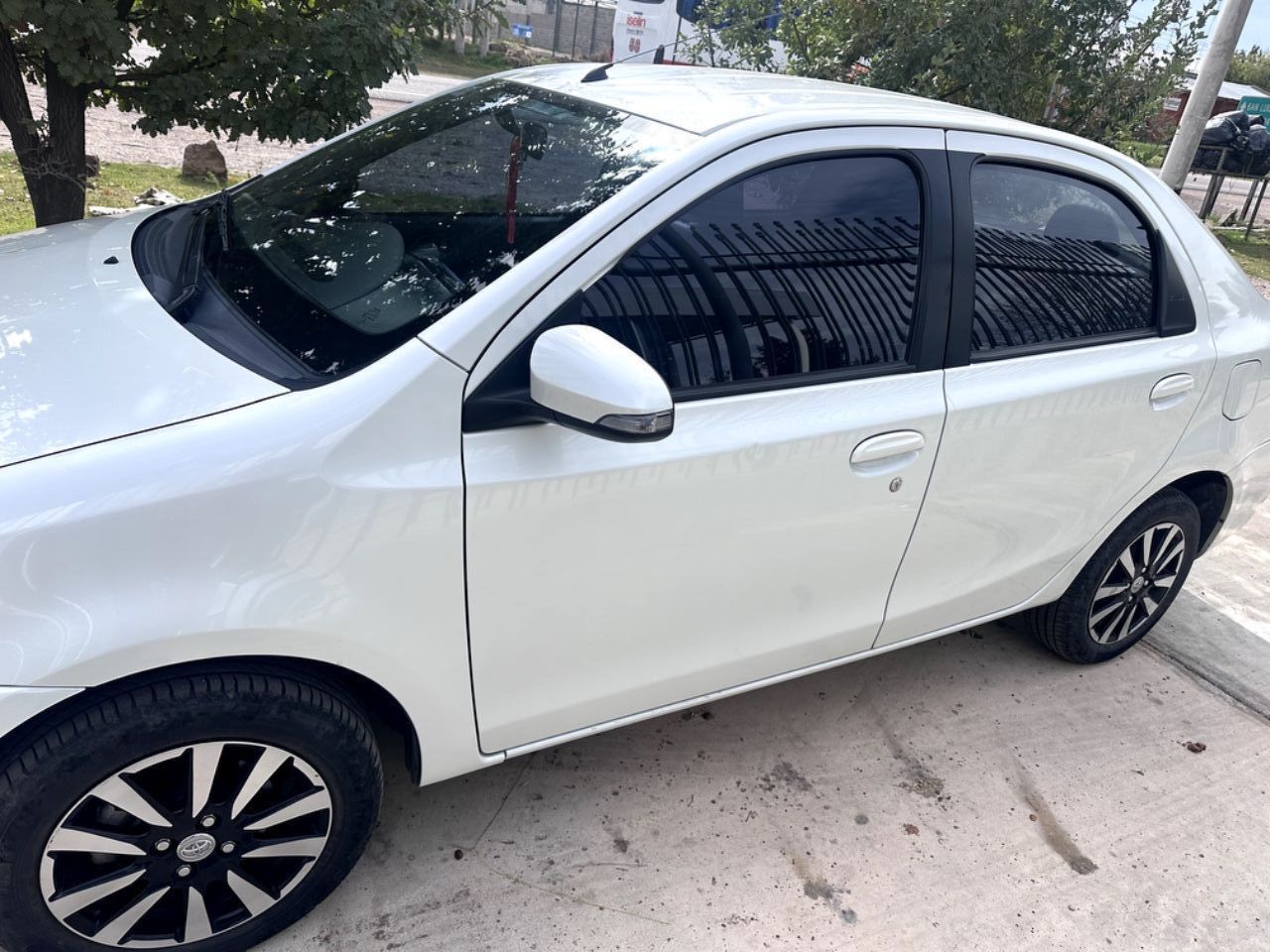 Toyota Etios Usado en Mendoza, deRuedas