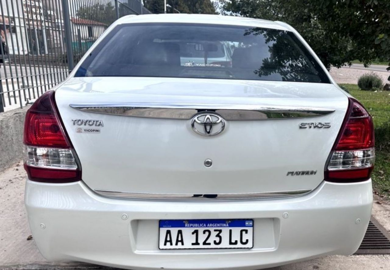 Toyota Etios Usado en Mendoza, deRuedas