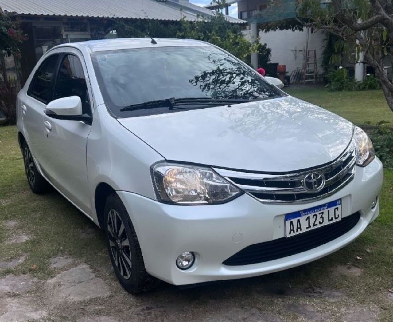 Toyota Etios Usado en Mendoza, deRuedas