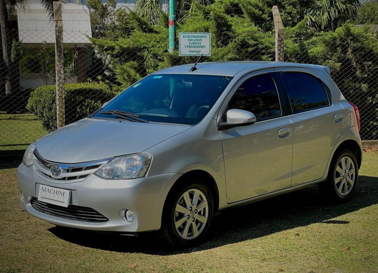 Toyota Etios Usado Financiado en Córdoba, deRuedas