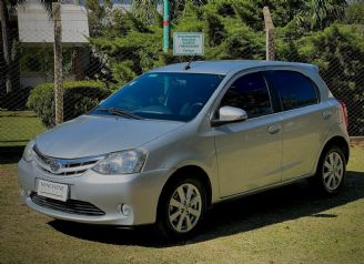 Toyota Etios Usado en Córdoba Financiado