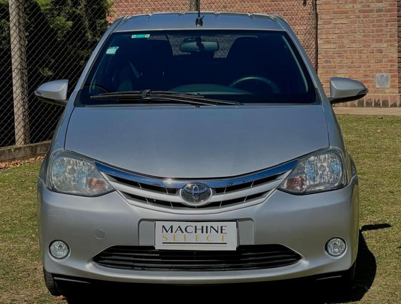 Toyota Etios Usado Financiado en Córdoba, deRuedas