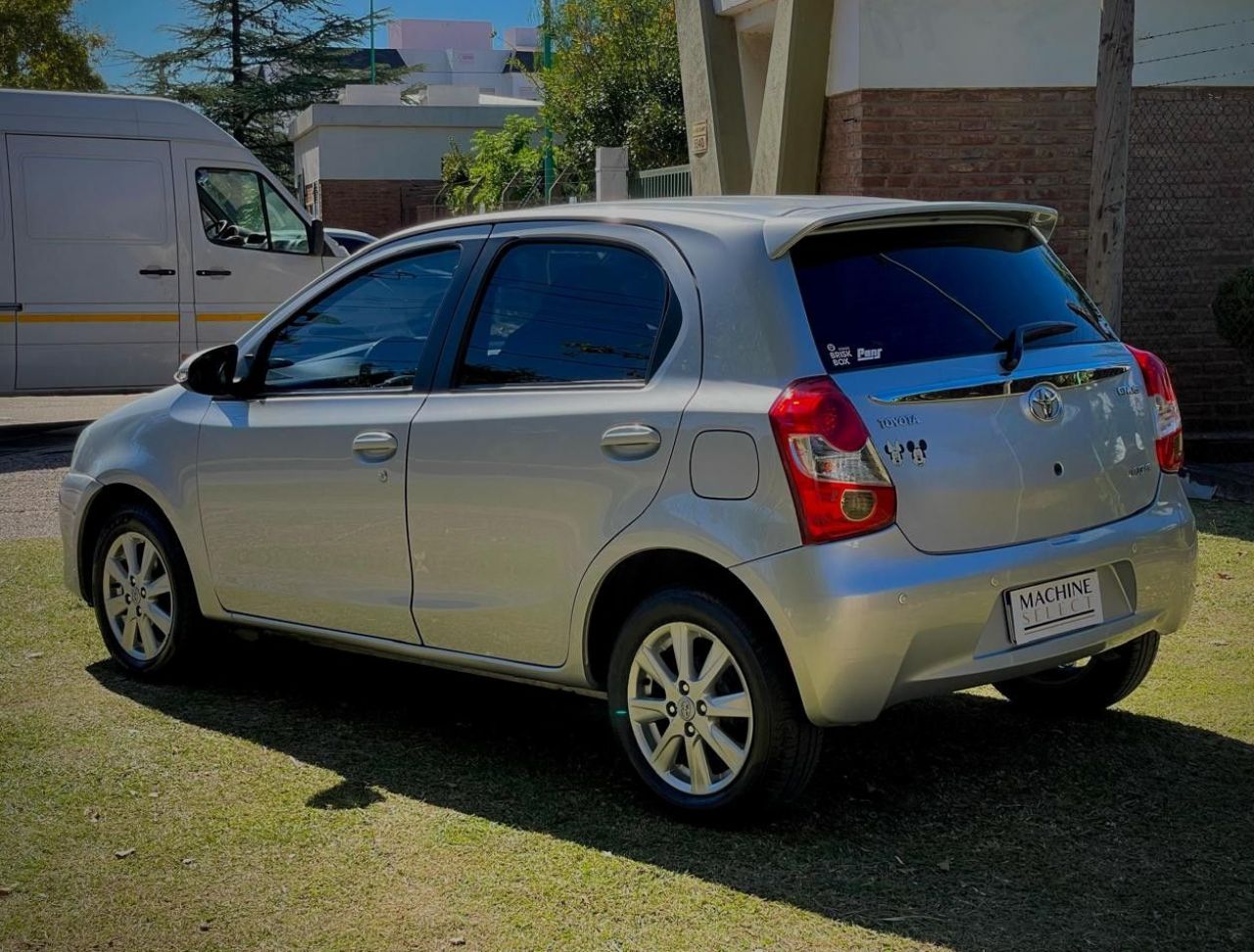 Toyota Etios Usado Financiado en Córdoba, deRuedas