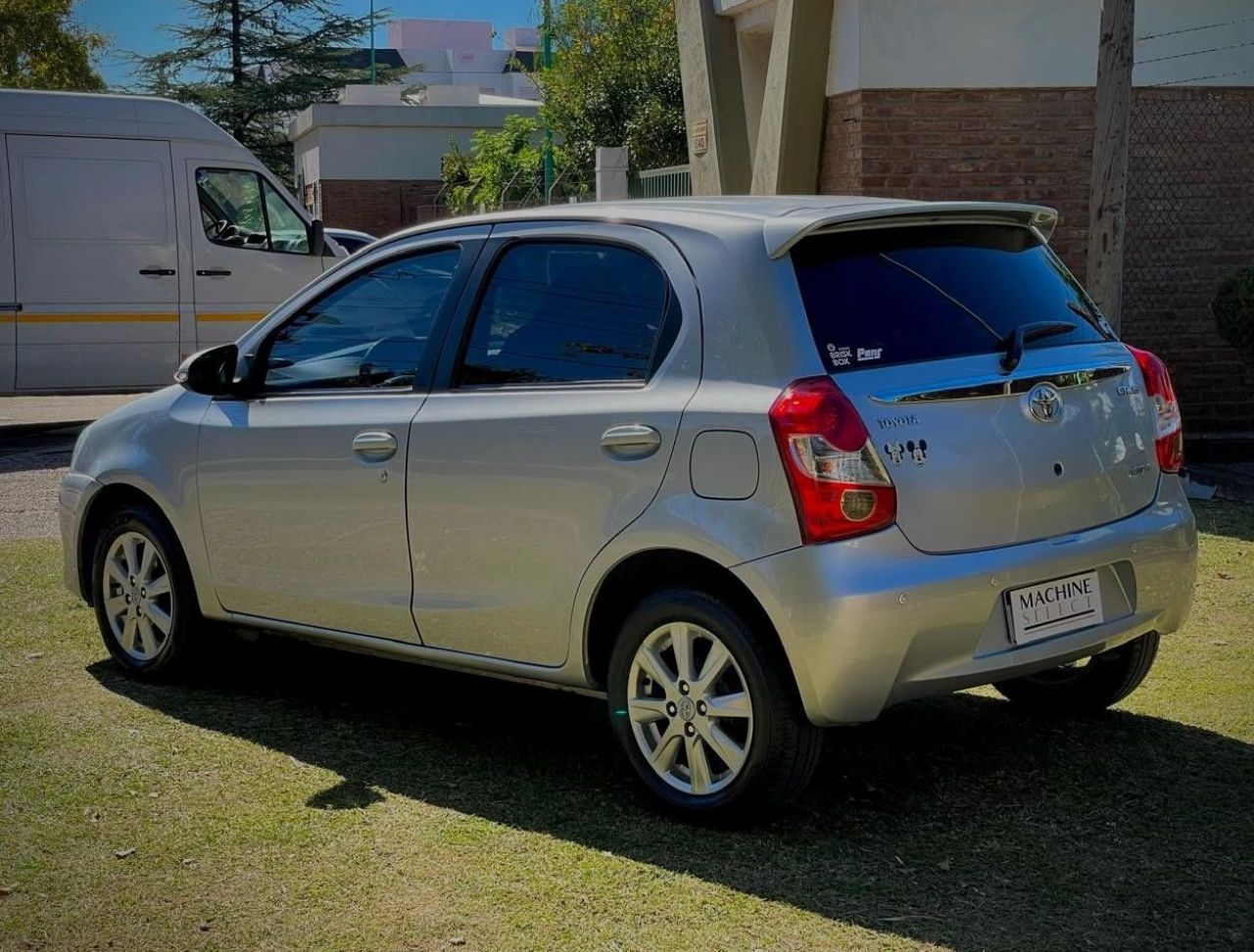 Toyota Etios Usado Financiado en Córdoba, deRuedas