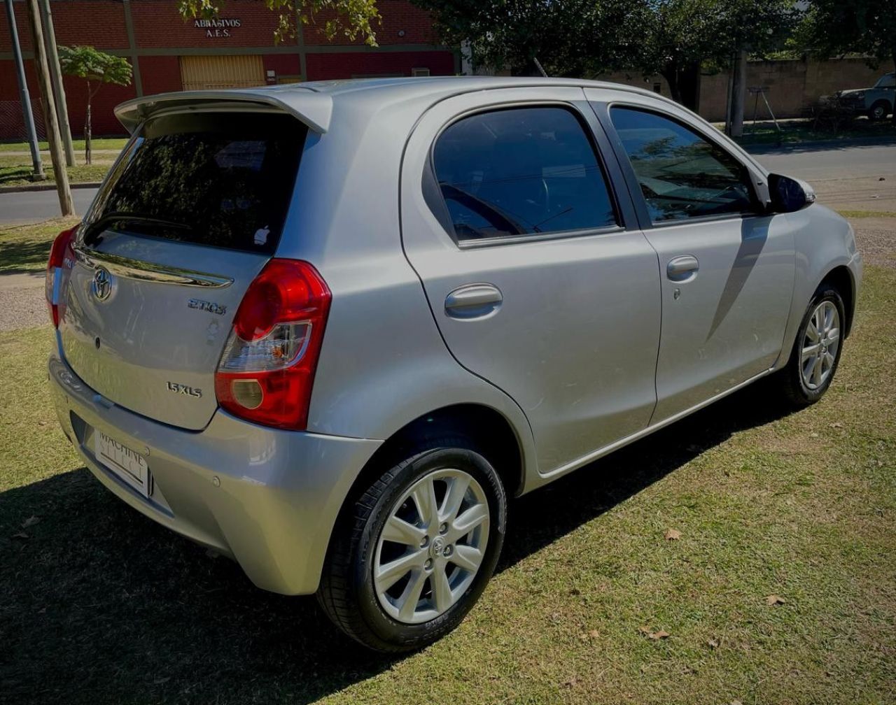 Toyota Etios Usado Financiado en Córdoba, deRuedas