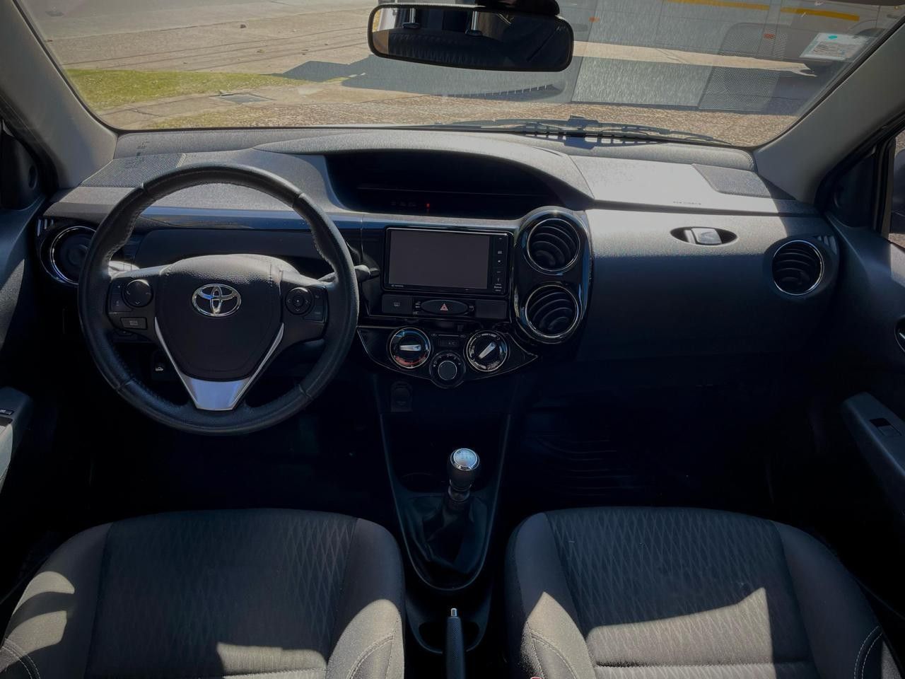 Toyota Etios Usado Financiado en Córdoba, deRuedas
