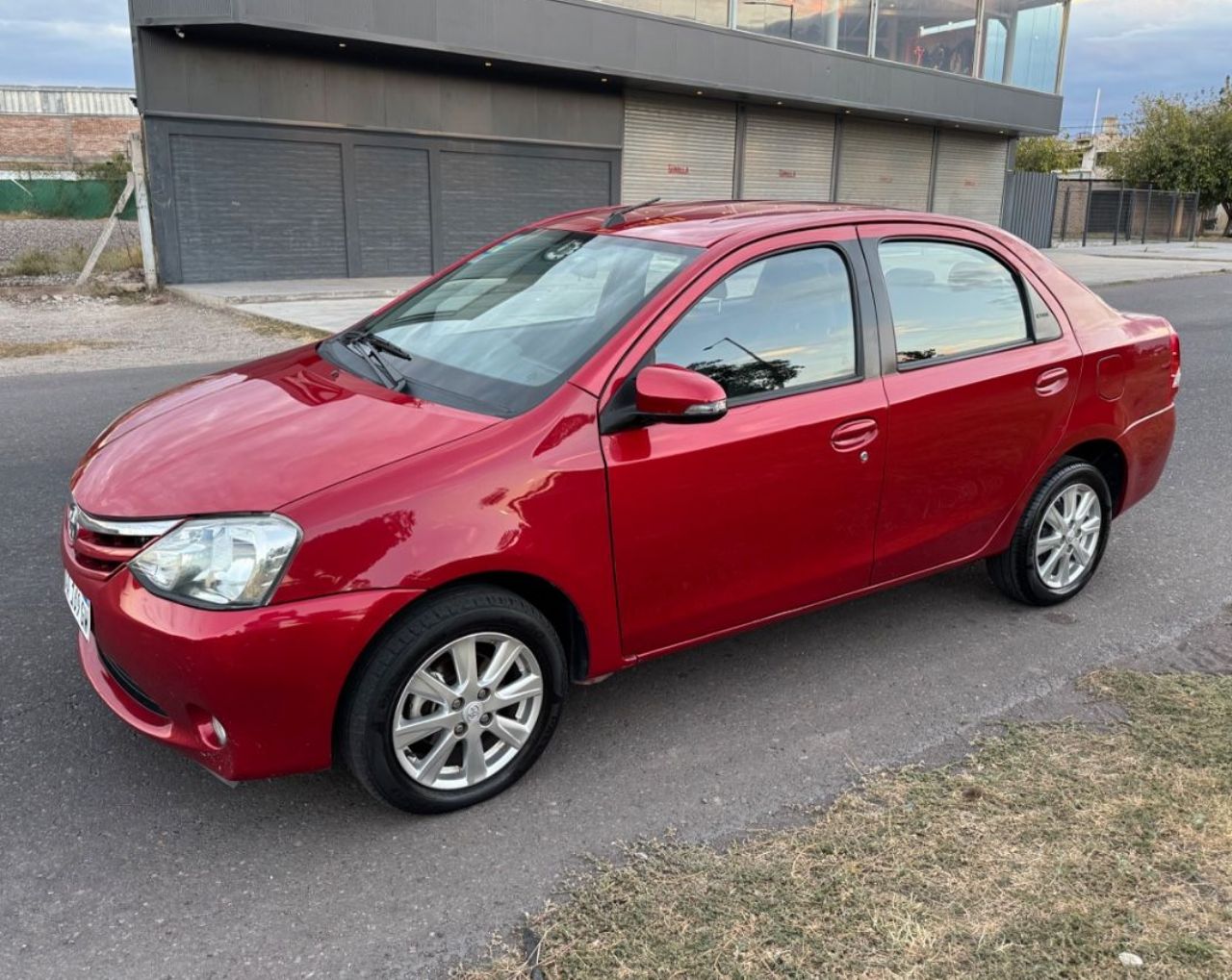 Toyota Etios Usado Financiado en San Juan, deRuedas