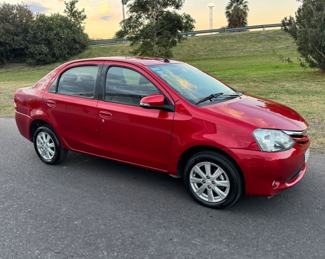 Toyota Etios Usado Financiado en San Juan, deRuedas