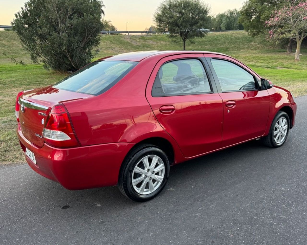 Toyota Etios Usado Financiado en San Juan, deRuedas