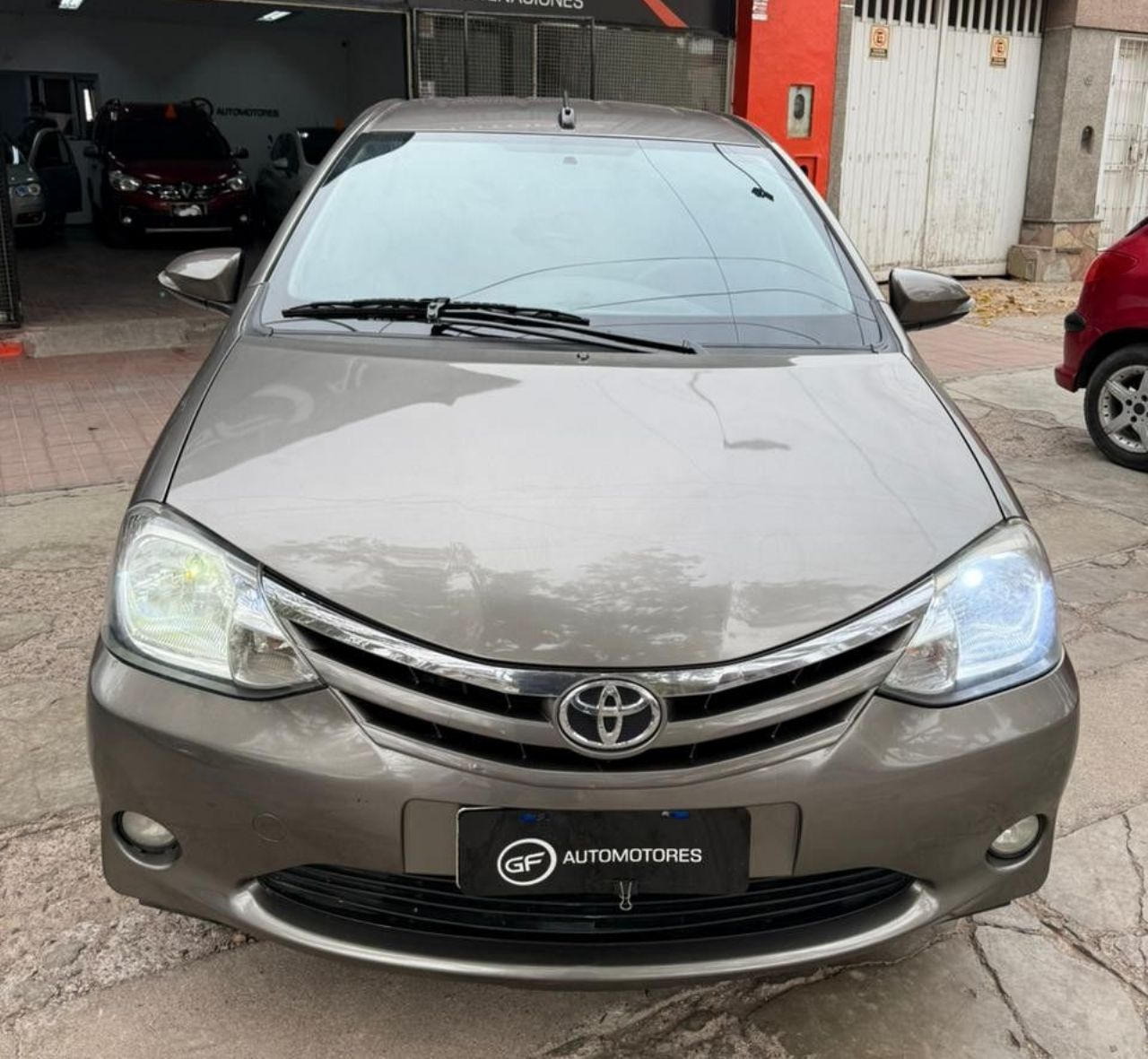 Toyota Etios Usado Financiado en Mendoza, deRuedas