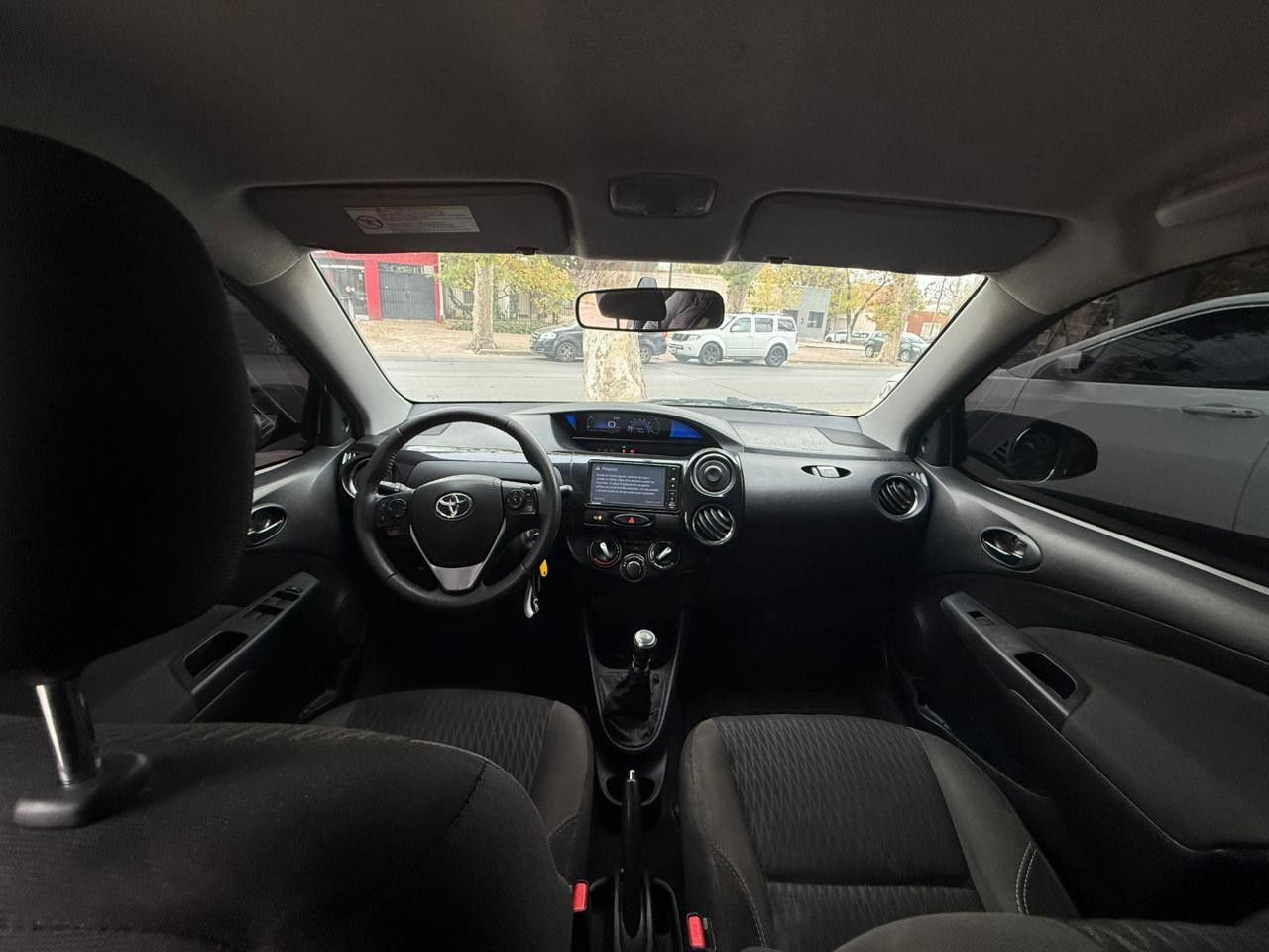 Toyota Etios Usado Financiado en Mendoza, deRuedas
