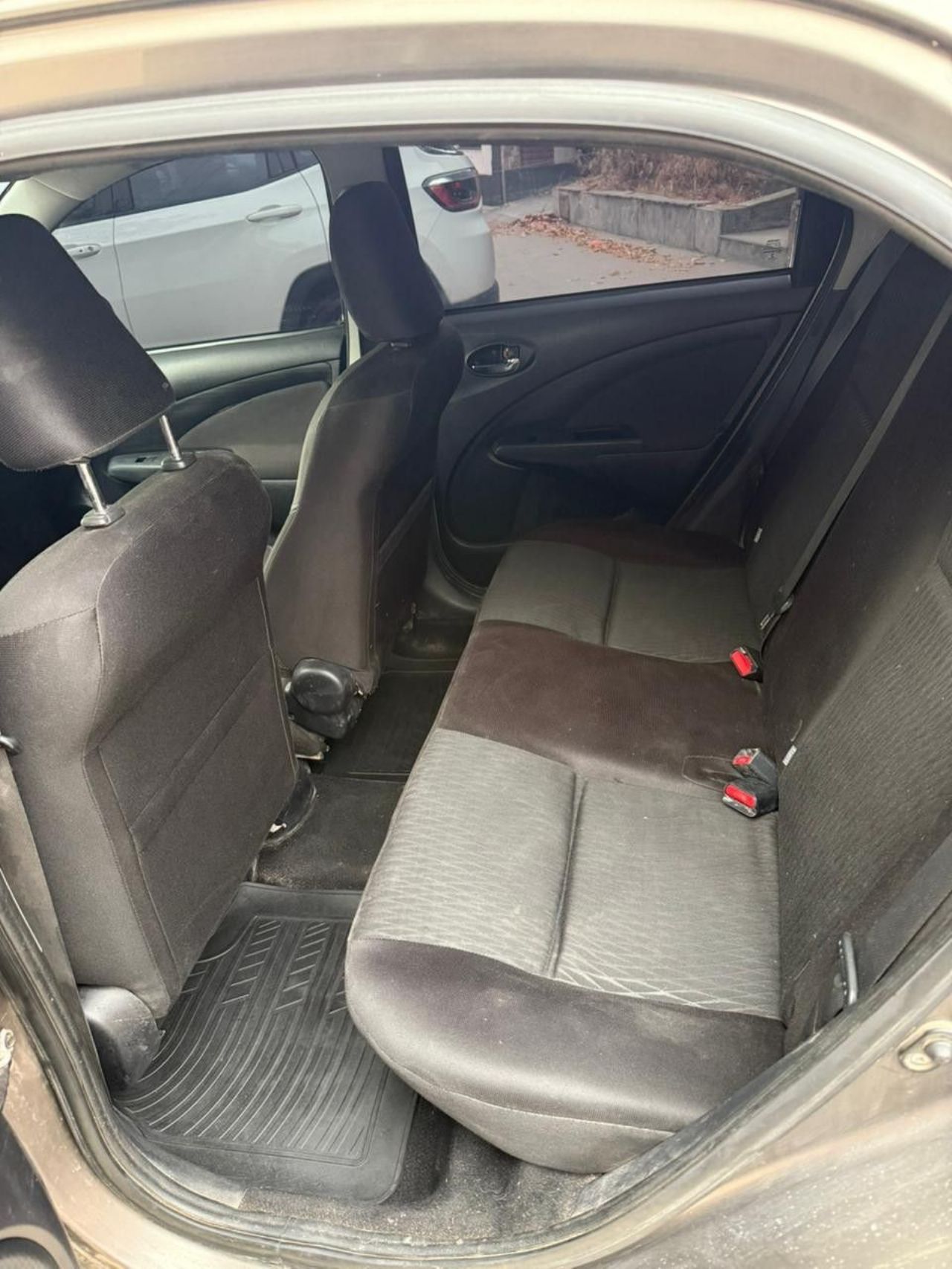 Toyota Etios Usado Financiado en Mendoza, deRuedas