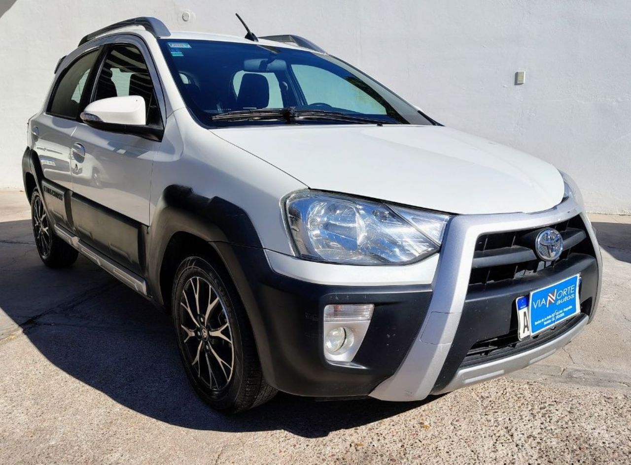 Toyota Etios Usado Financiado en Mendoza, deRuedas