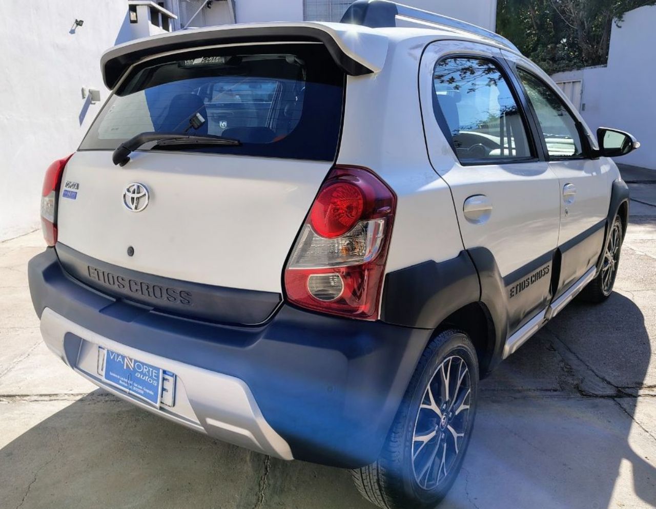 Toyota Etios Usado Financiado en Mendoza, deRuedas