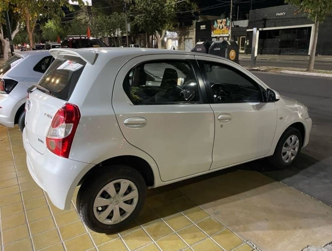 Toyota Etios Usado Financiado en San Juan, deRuedas