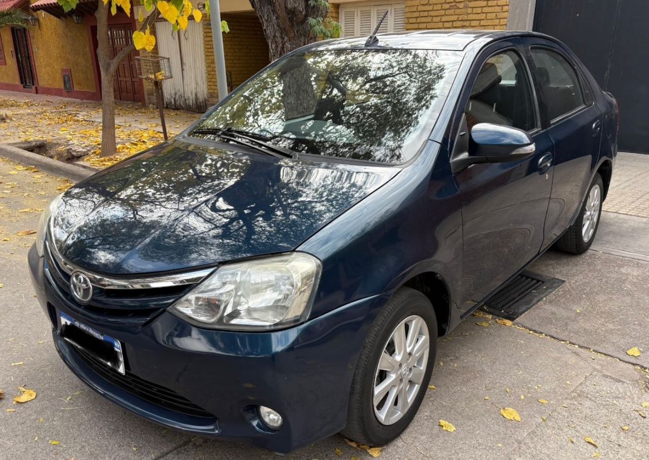 Toyota Etios Usado Financiado en Mendoza, deRuedas