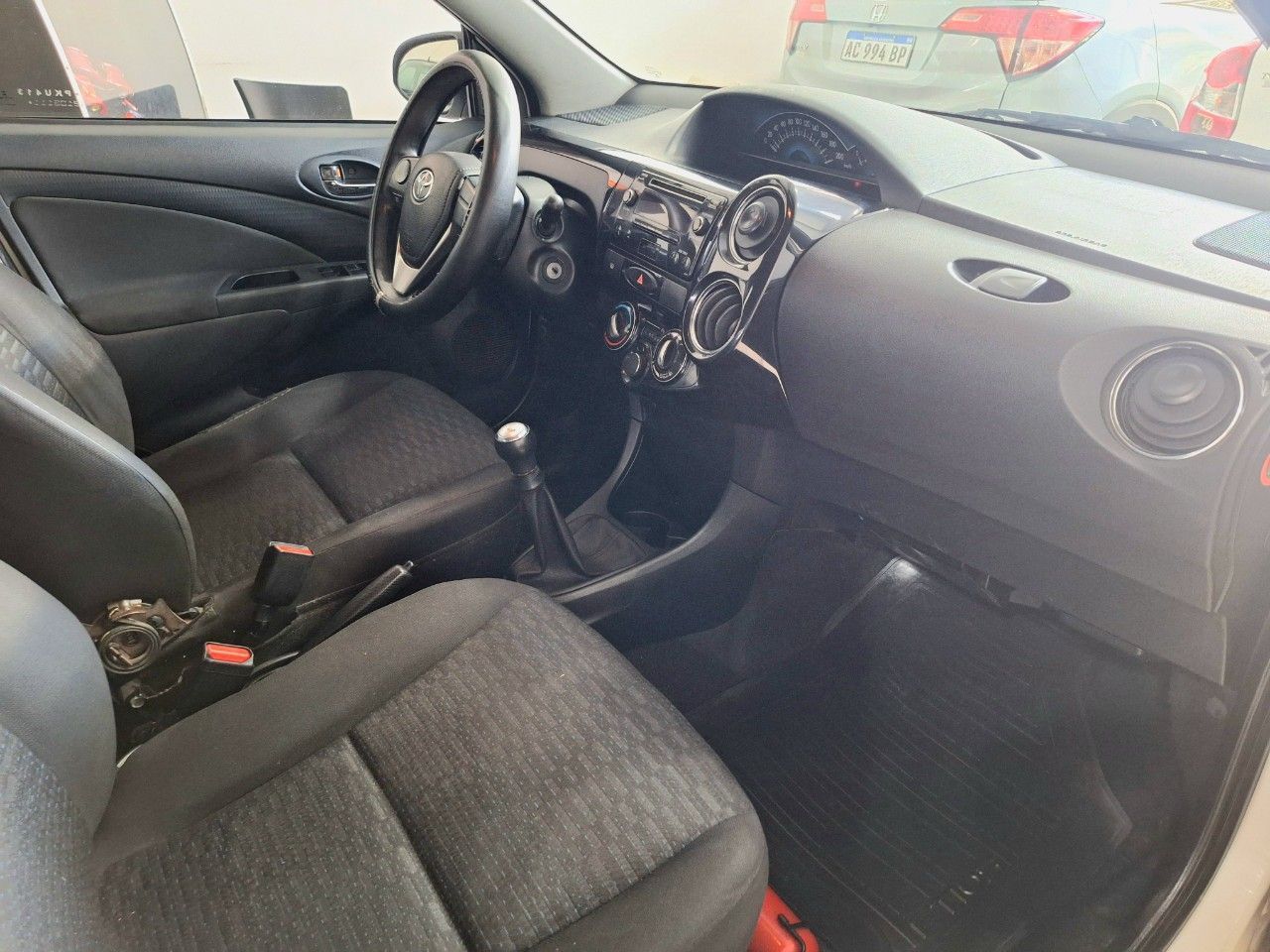 Toyota Etios Usado Financiado en Mendoza, deRuedas