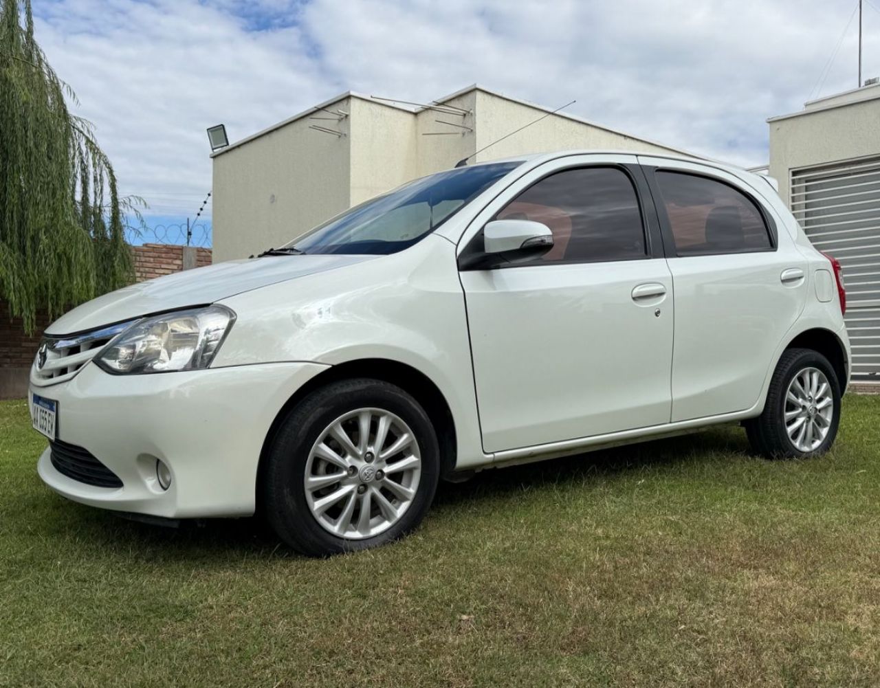 Toyota Etios Usado en Mendoza, deRuedas