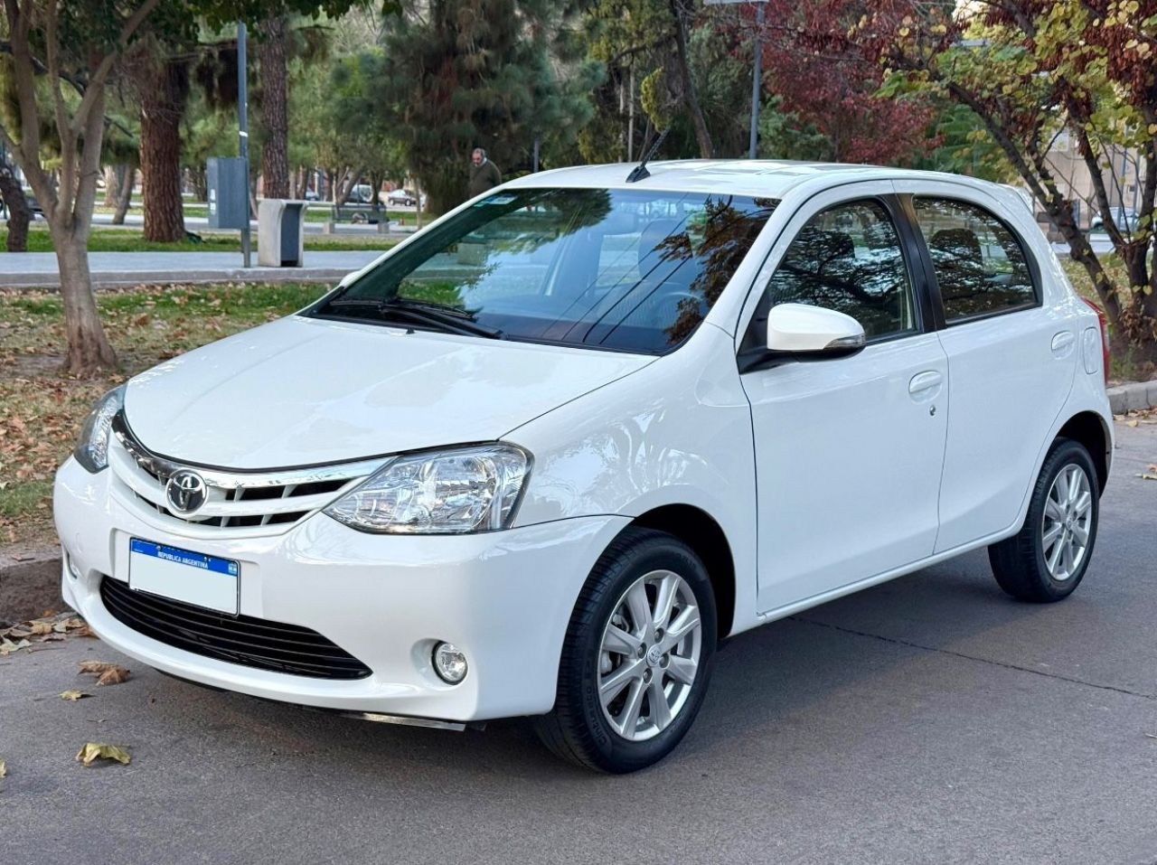 Toyota Etios Usado en Mendoza, deRuedas
