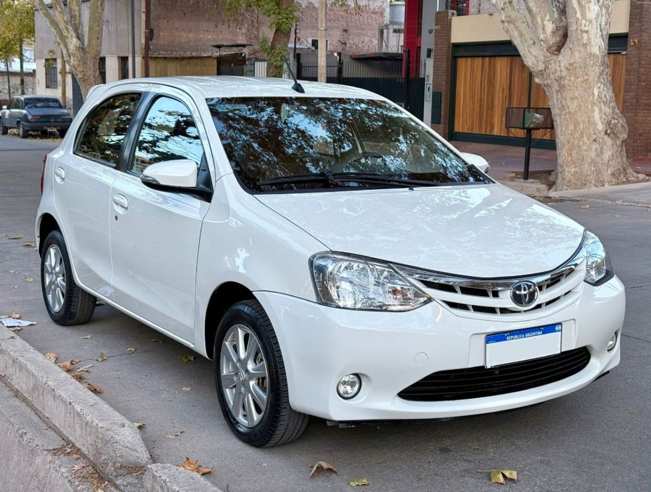 Toyota Etios Usado en Mendoza, deRuedas