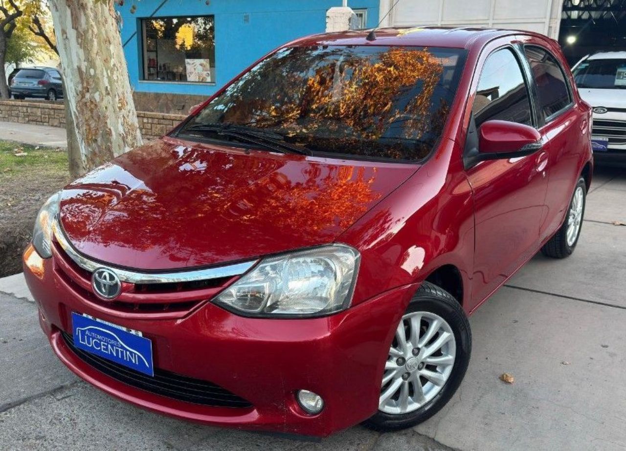Toyota Etios Usado Financiado en Mendoza, deRuedas