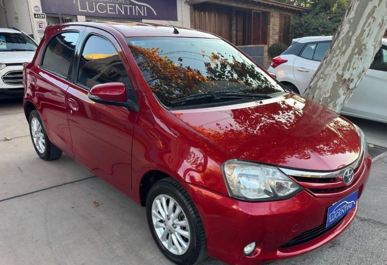 Toyota Etios Usado Financiado en Mendoza, deRuedas