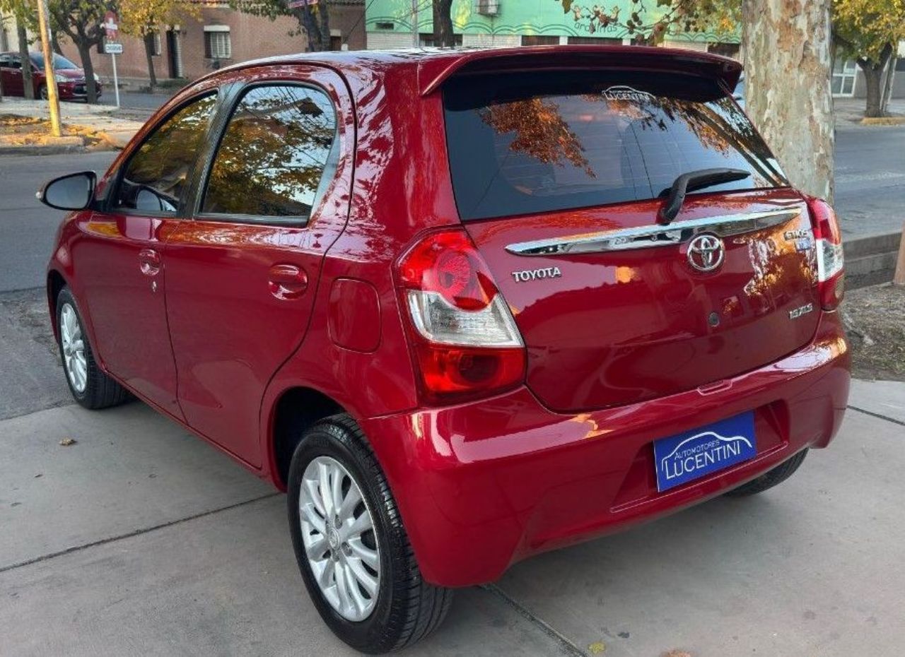 Toyota Etios Usado Financiado en Mendoza, deRuedas