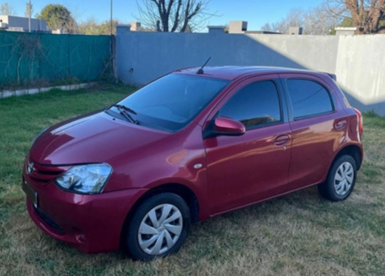 Toyota Etios Usado en Córdoba, deRuedas