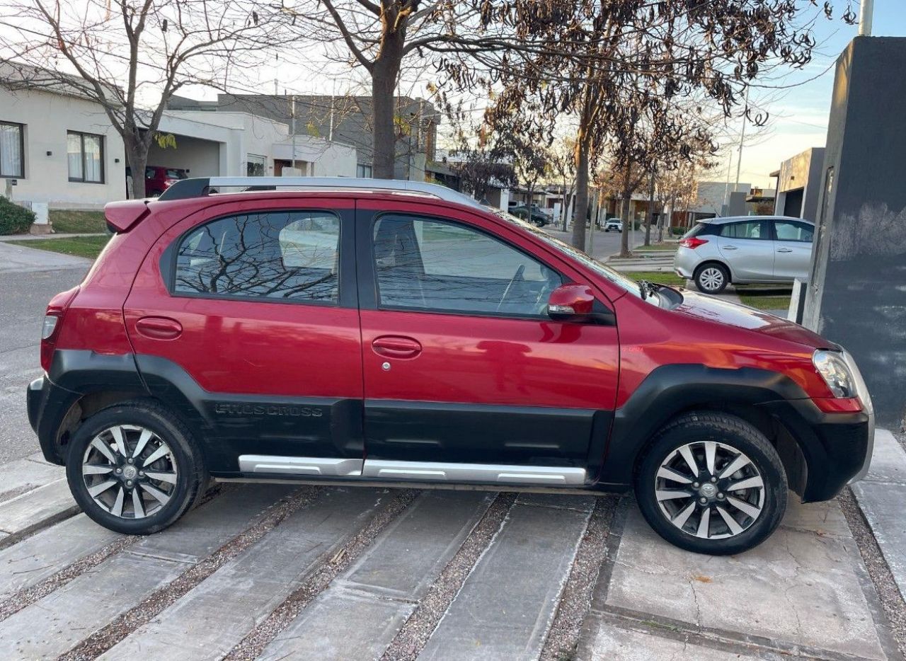Toyota Etios Usado en Mendoza, deRuedas