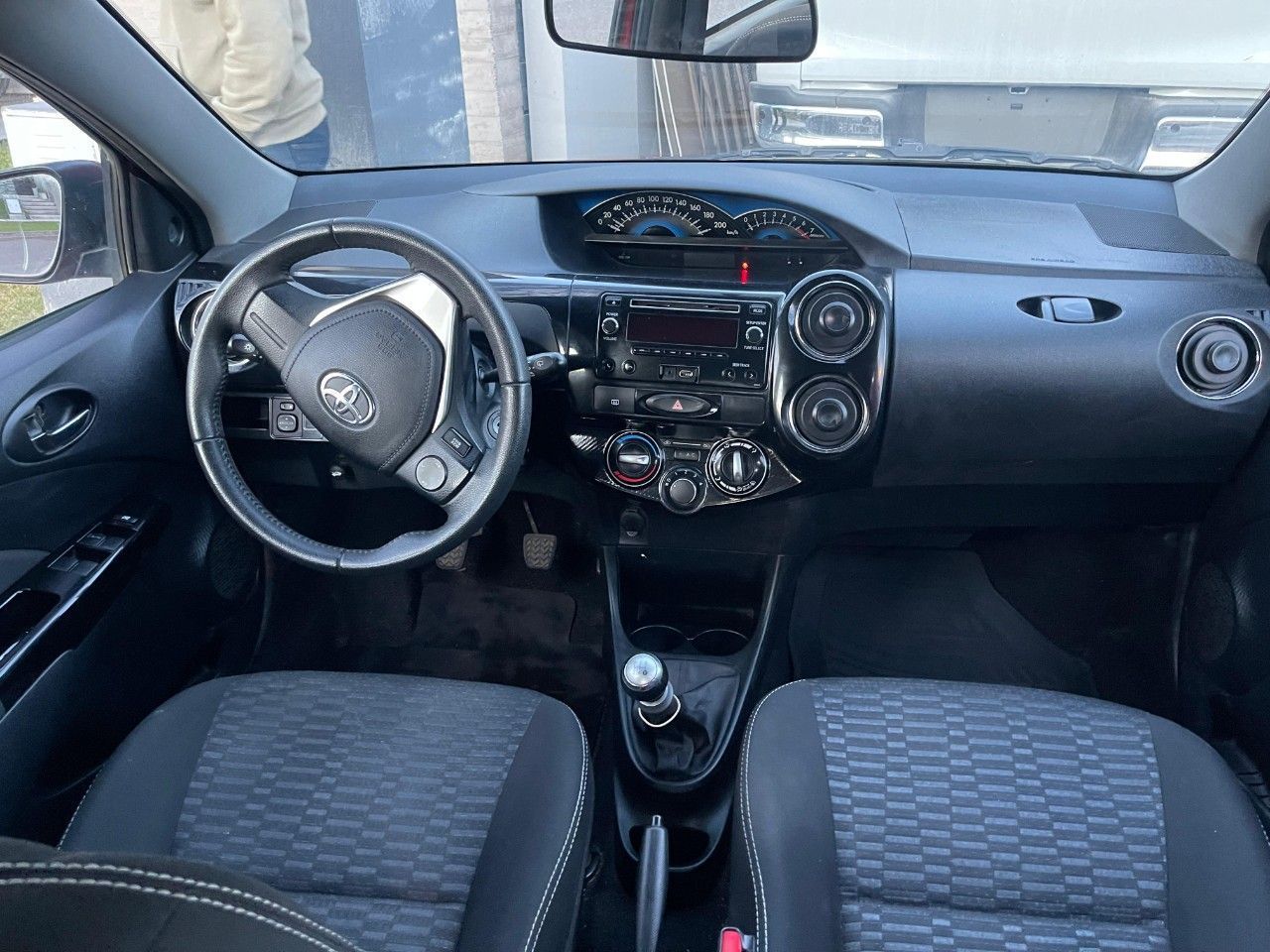 Toyota Etios Usado en Mendoza, deRuedas