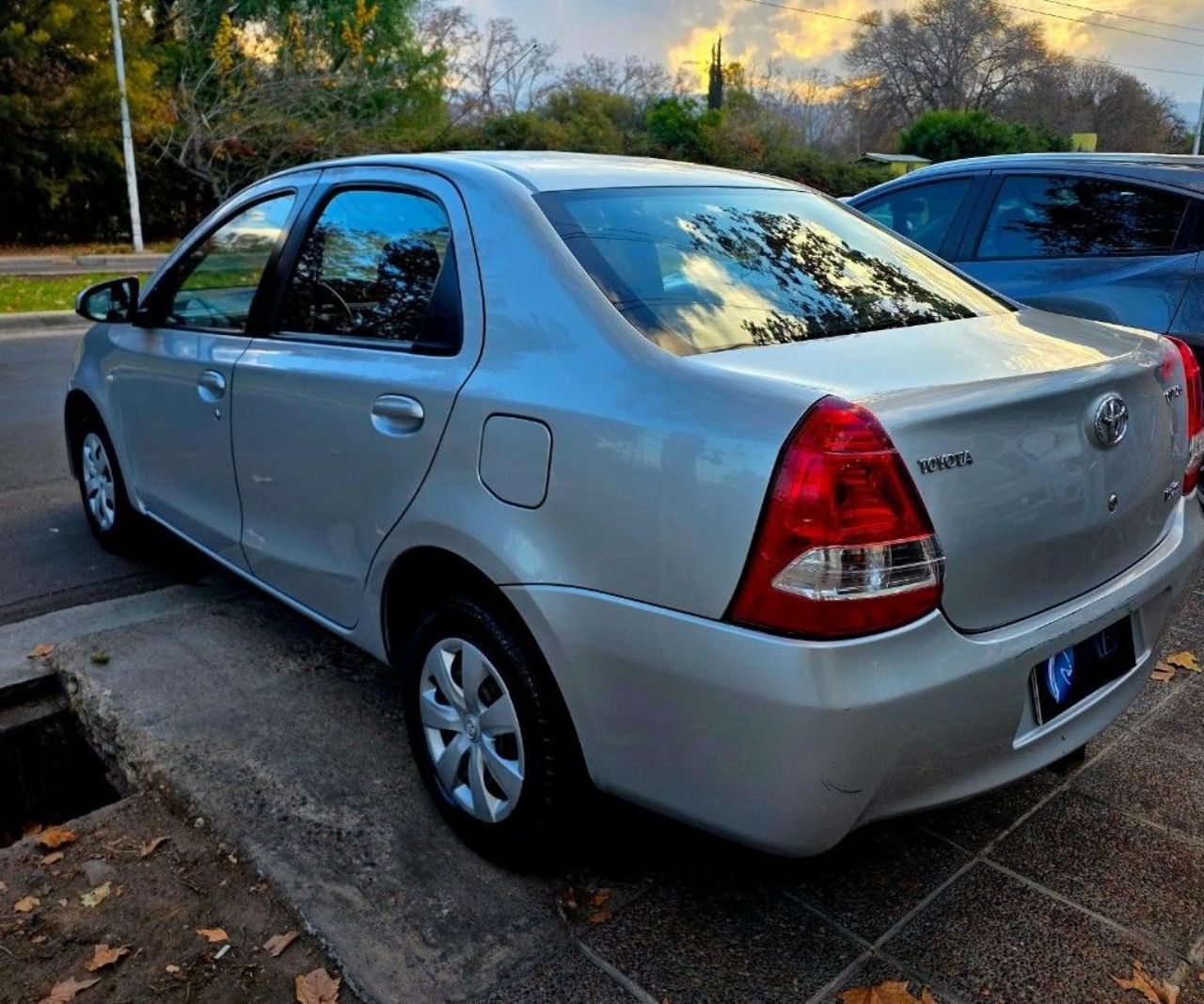 Toyota Etios Usado Financiado en Mendoza, deRuedas