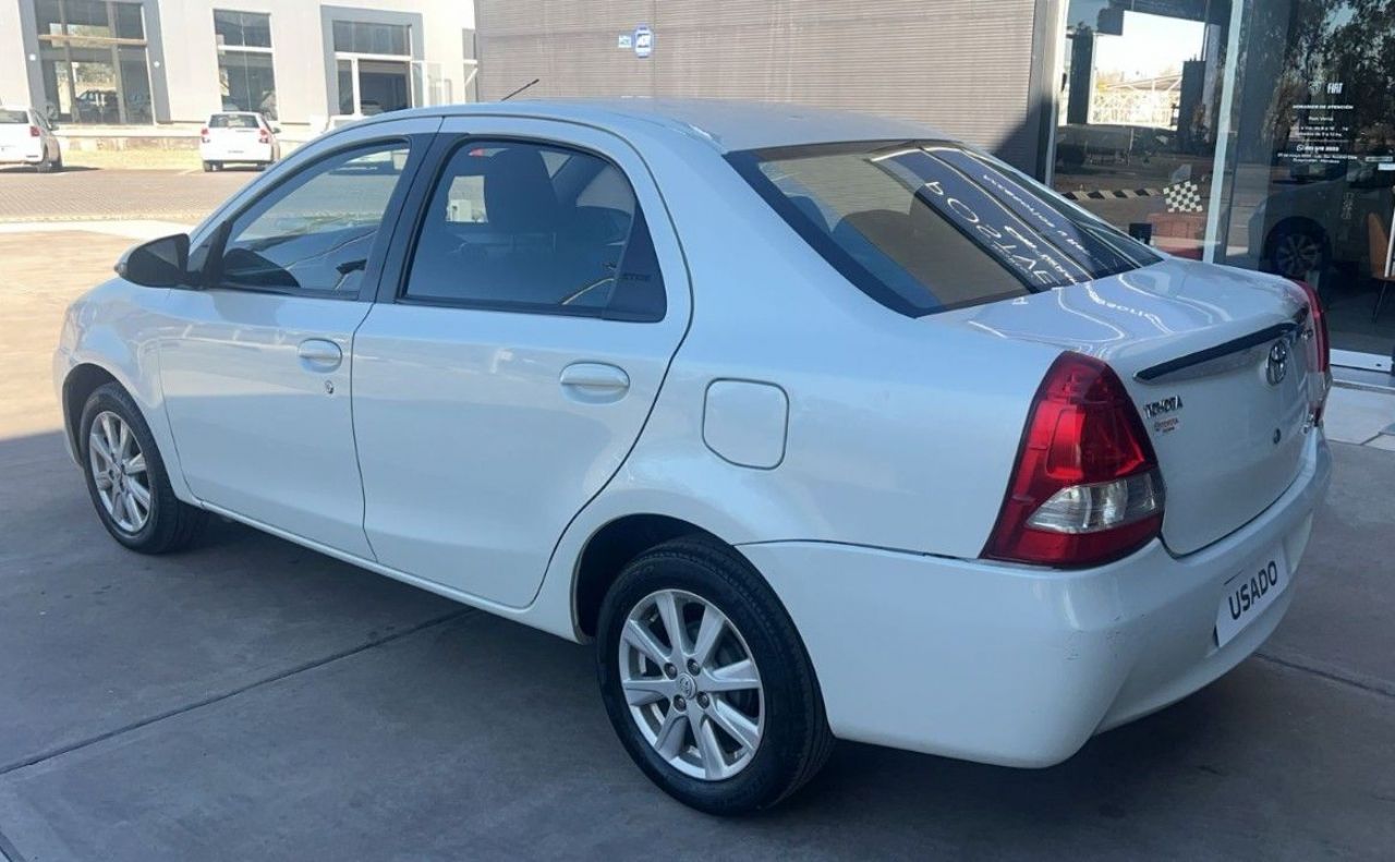 Toyota Etios Usado en Mendoza, deRuedas