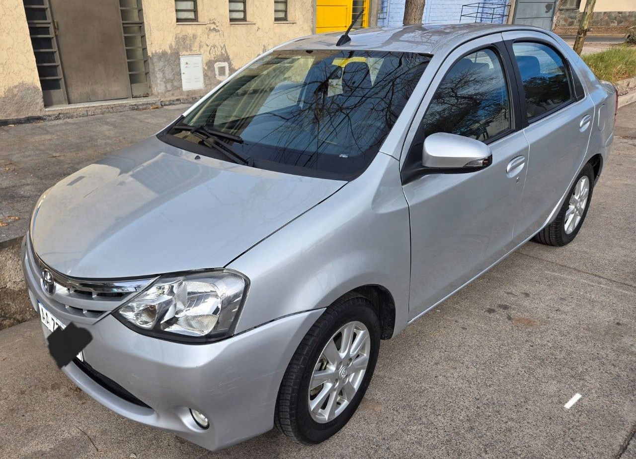 Toyota Etios Usado en Mendoza, deRuedas