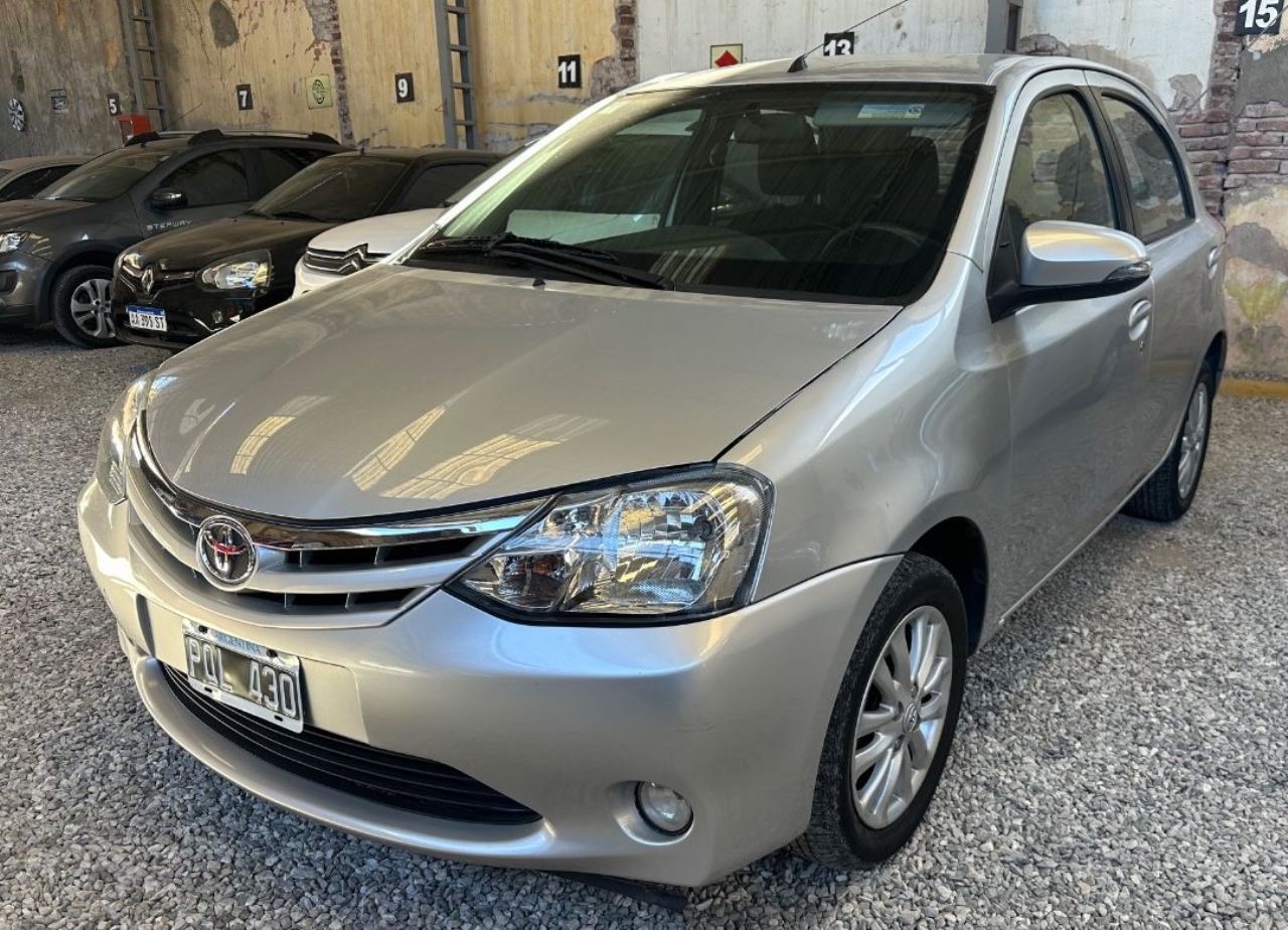 Toyota Etios Usado Financiado en Córdoba, deRuedas