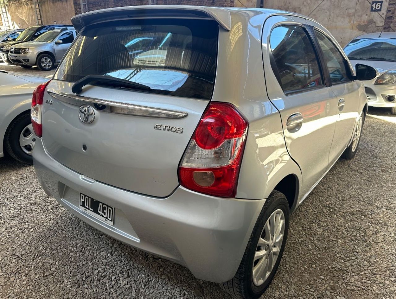 Toyota Etios Usado Financiado en Córdoba, deRuedas