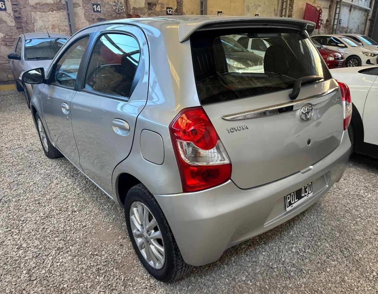 Toyota Etios Usado Financiado en Córdoba, deRuedas