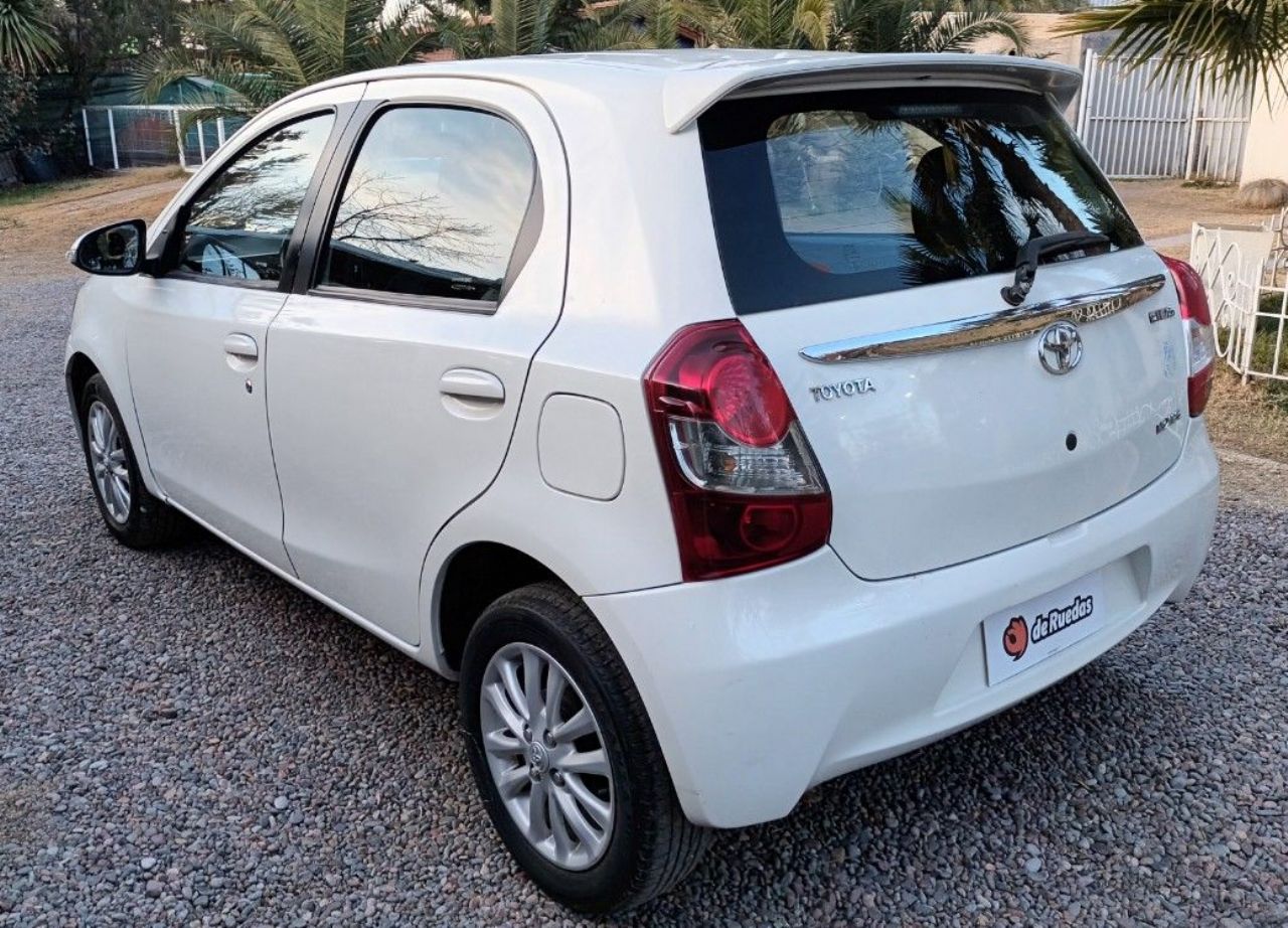 Toyota Etios Usado en Mendoza, deRuedas