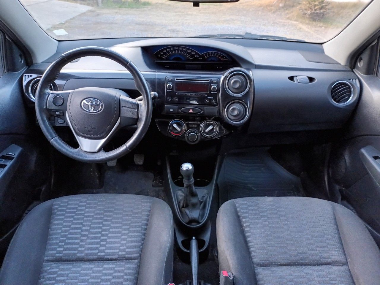 Toyota Etios Usado en Mendoza, deRuedas