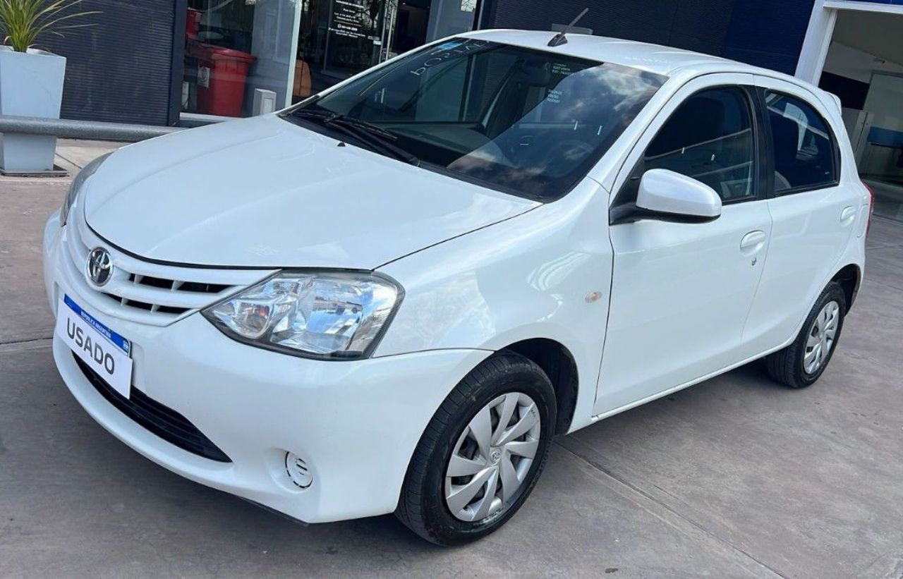 Toyota Etios Usado en Mendoza, deRuedas