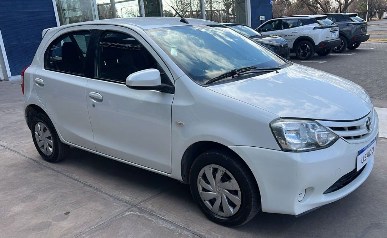 Toyota Etios Usado en Mendoza, deRuedas